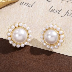 White Flower Shape Pearl Earrings